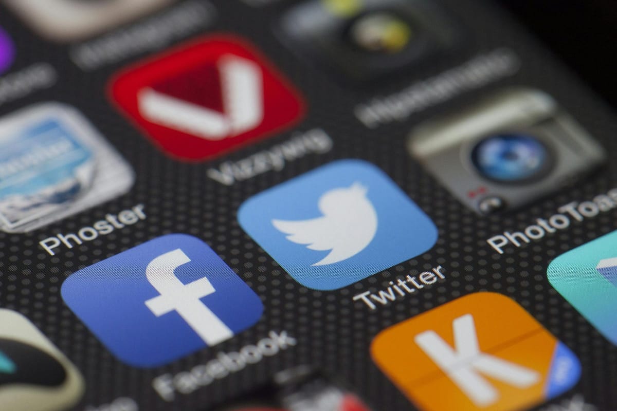Is social media 💀? Communicating beyond the apps